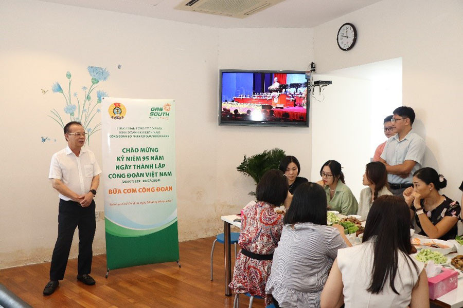 Bữa cơm Công đoàn